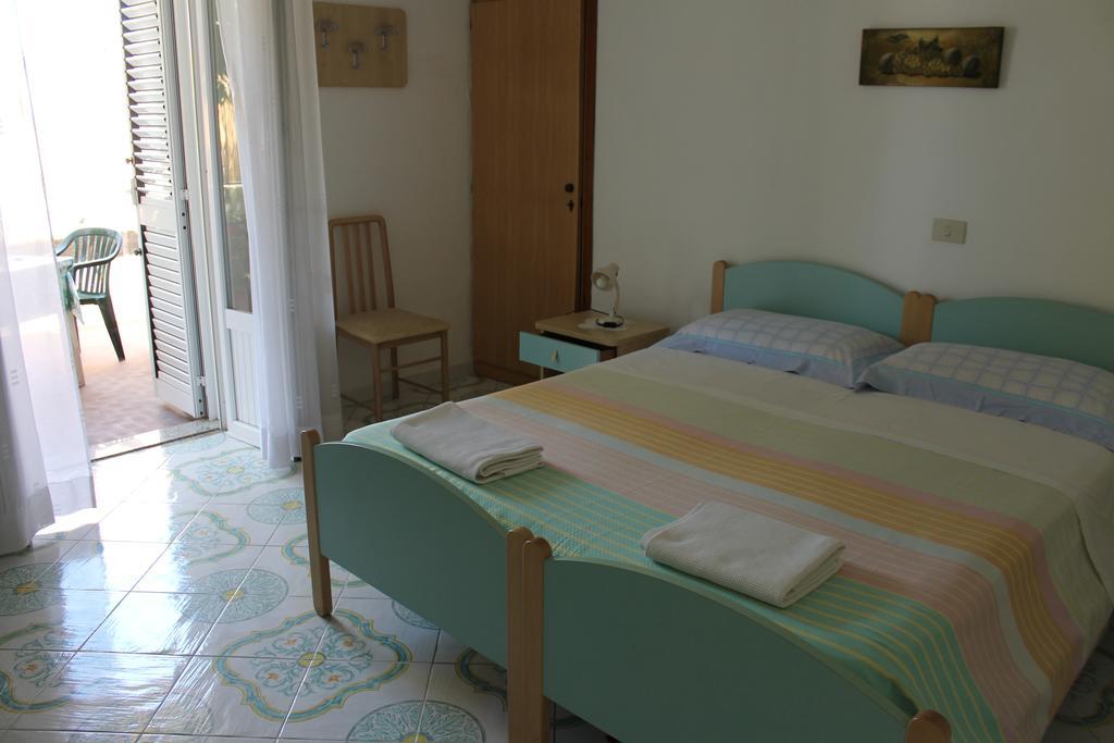 Villa Luna Di Miele 卡萨米乔拉泰尔梅 客房 照片